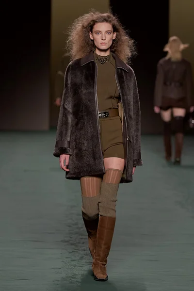 Look 50